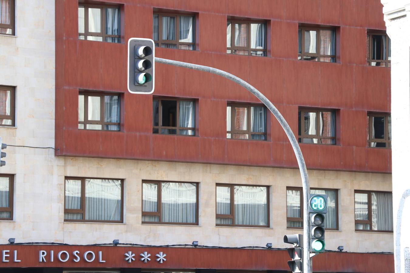 Fotos: León suma su cuarto foto-rojo: entra en funcionamiento el del Paseo de Salamanca