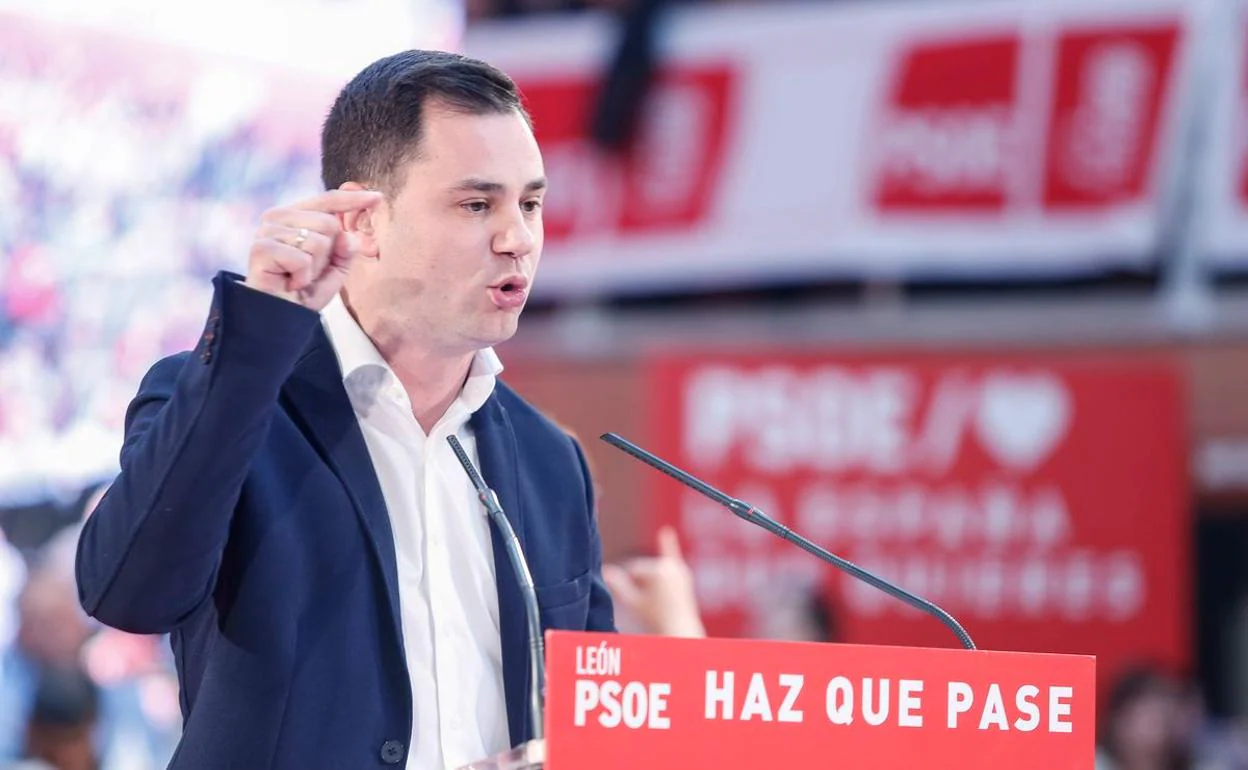 Javier Cendón, durante un acto electoral.