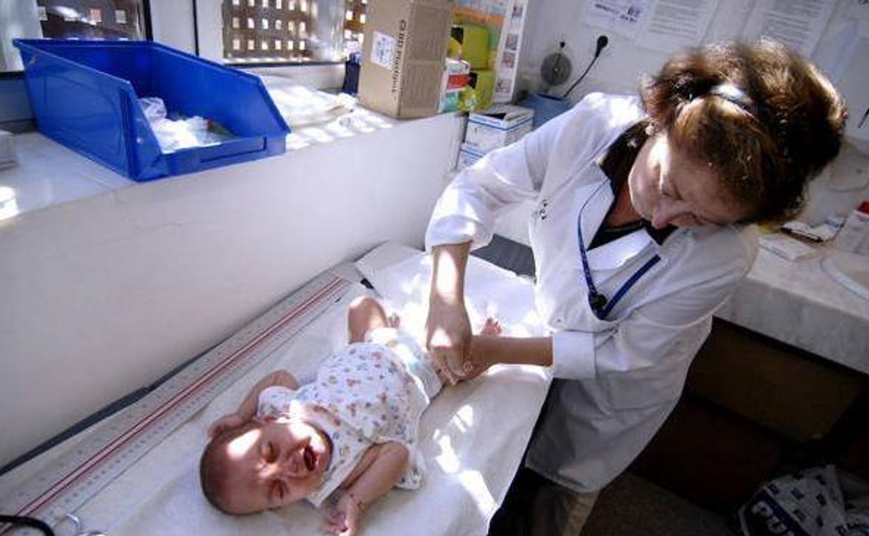 Imagen de una pediatra. 