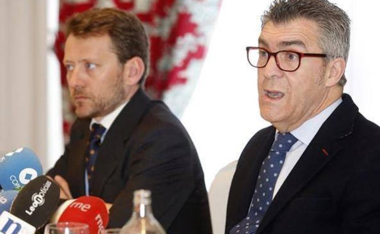 Javier Cepedano (derecha), presidente de la Fele. 