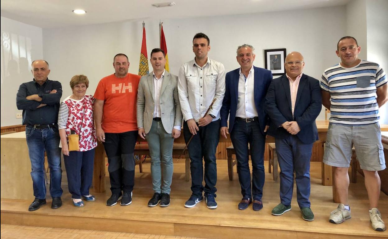 Foto de familia en la toma de posesión. 