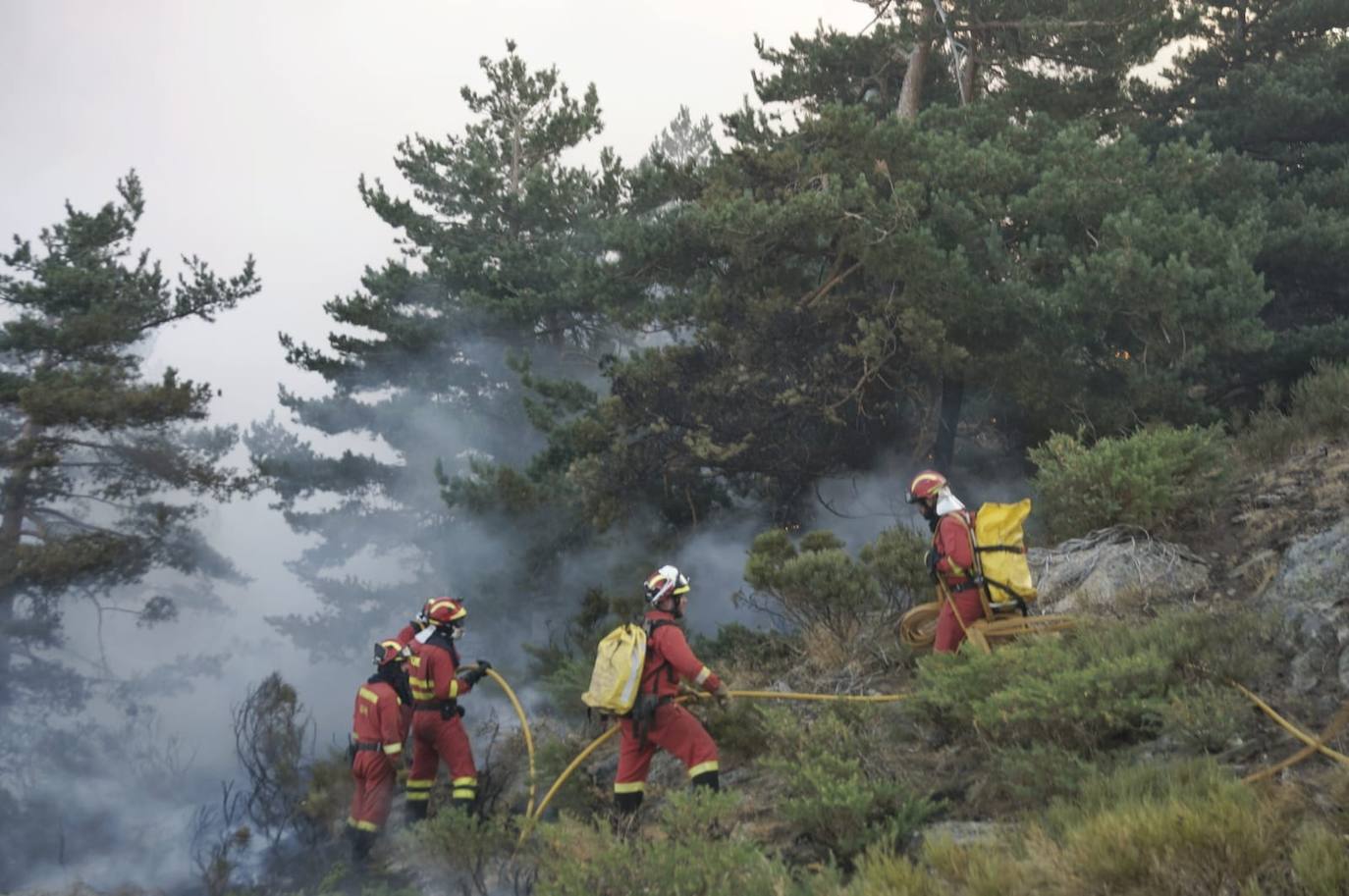 Fotos: El batallón leonés de la UME llega al incendio de La Granja