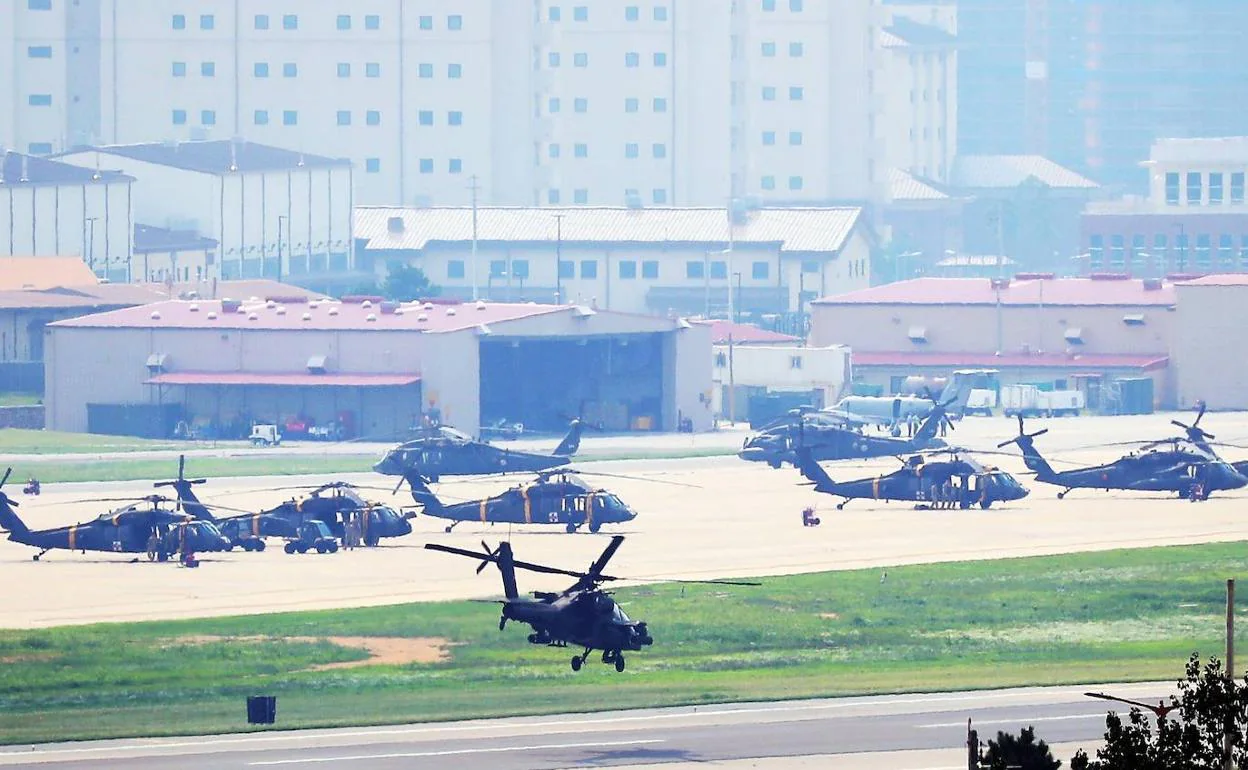 Helicópteros de combate estadounidenses, junto aeronaves de Corea del Sur, en el inicio de unas maniobras conjuntas entre ambos países.