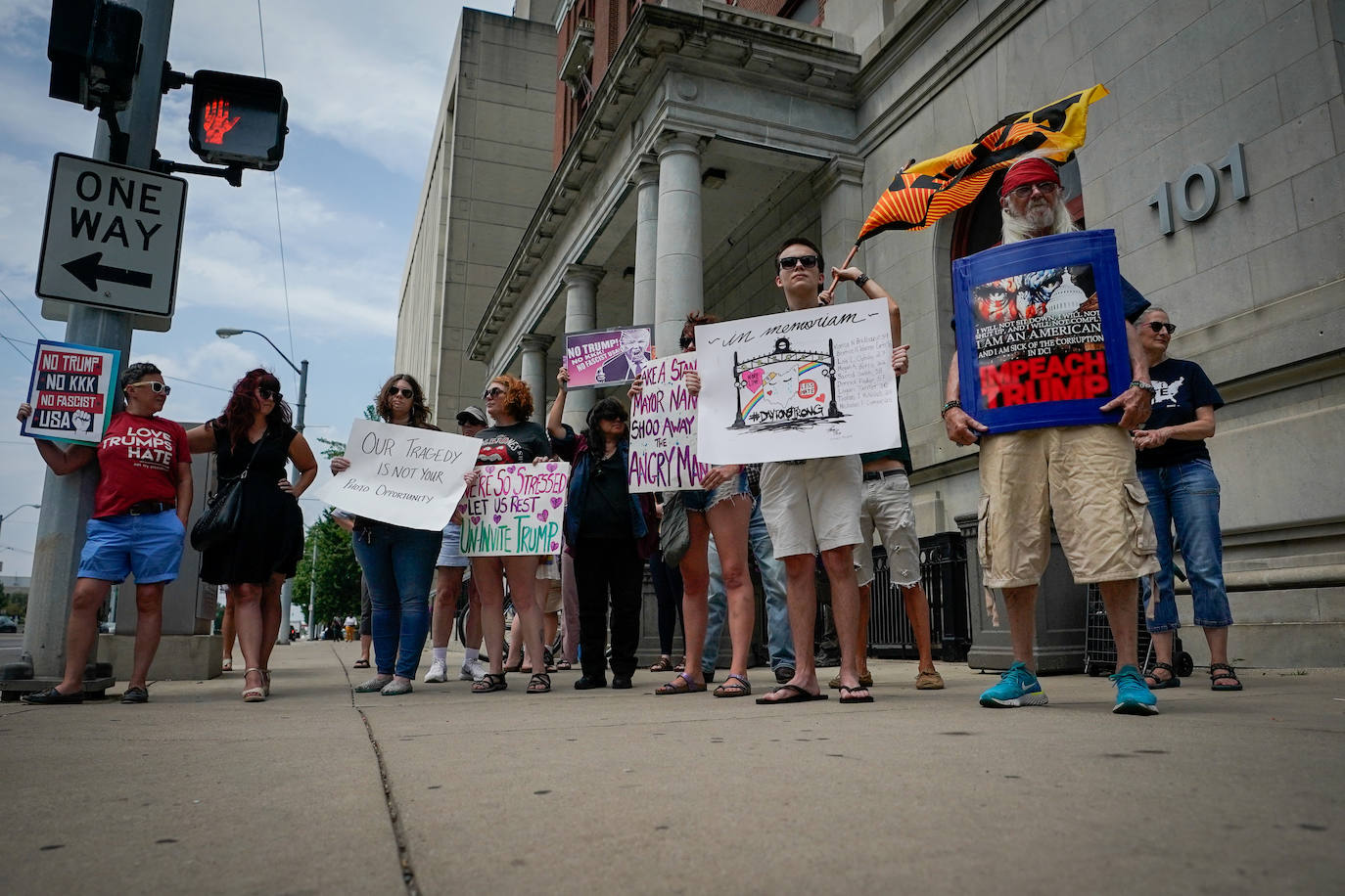 Protestas en la localidad de Dayton (Ohio) por la visita de Trump tras el tiroteo.