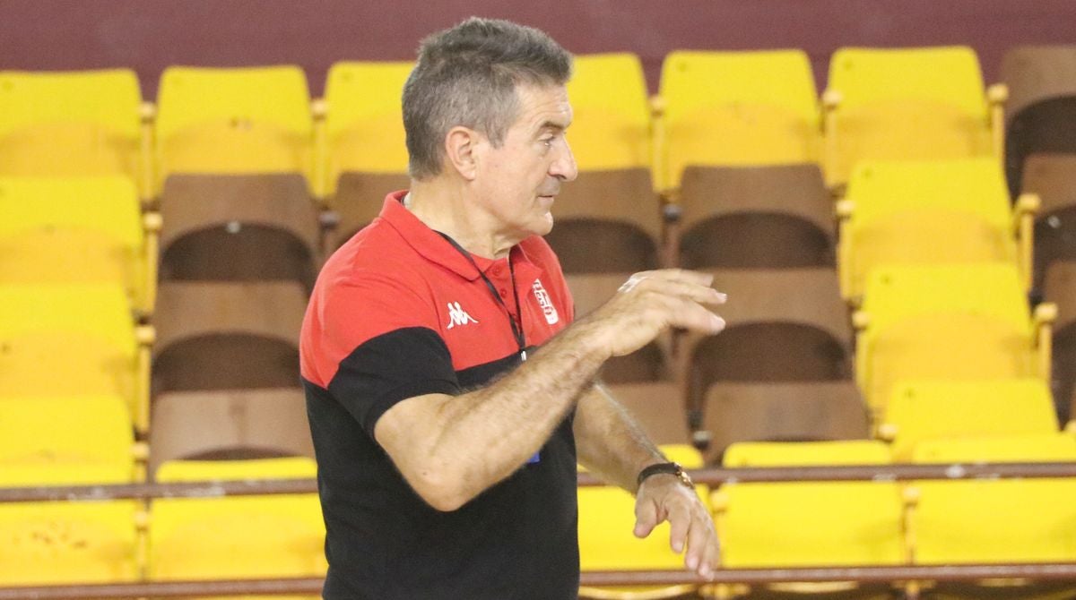 Manolo Cadenas, durante el entrenamiento de este miércoles.