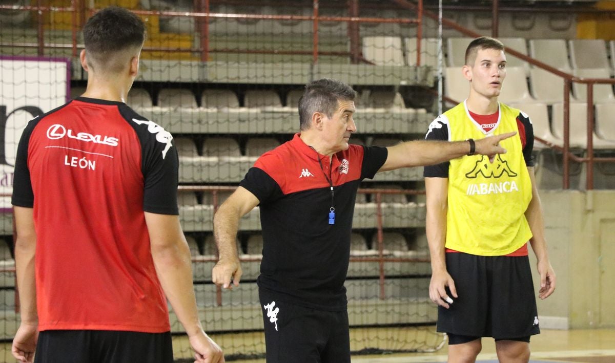Manolo Cadenas, durante el entrenamiento de este miércoles.