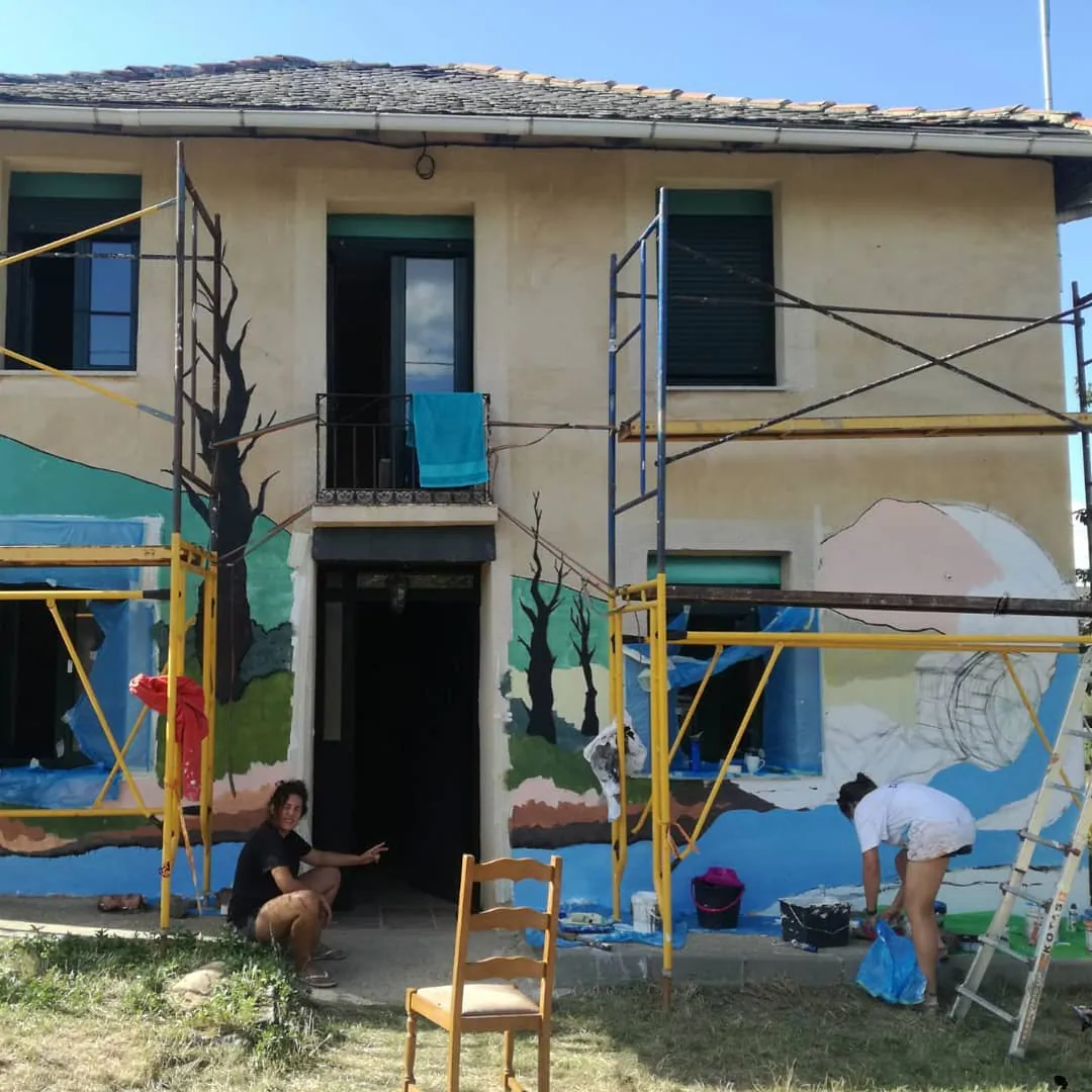 Fotos: La pintura y la escritura decoran la Casa Rural &#039;La Resucitada&#039; en Valbuena de la Encomienda