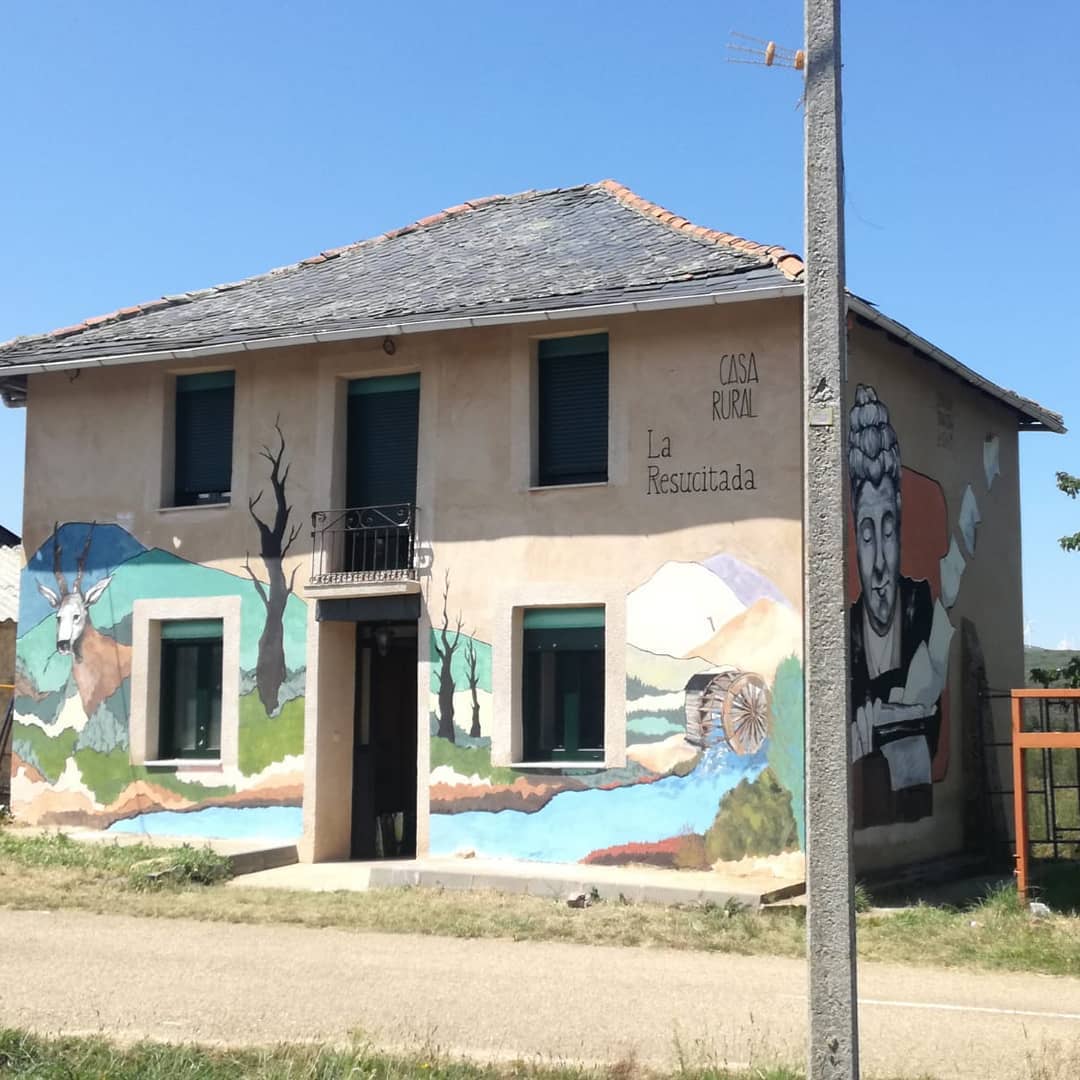 Fotos: La pintura y la escritura decoran la Casa Rural &#039;La Resucitada&#039; en Valbuena de la Encomienda