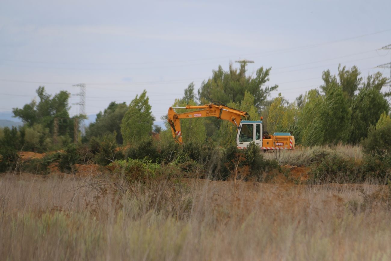 Las máquinas han realizado este viernes los primeros movimientos de tierra en la zona Este.