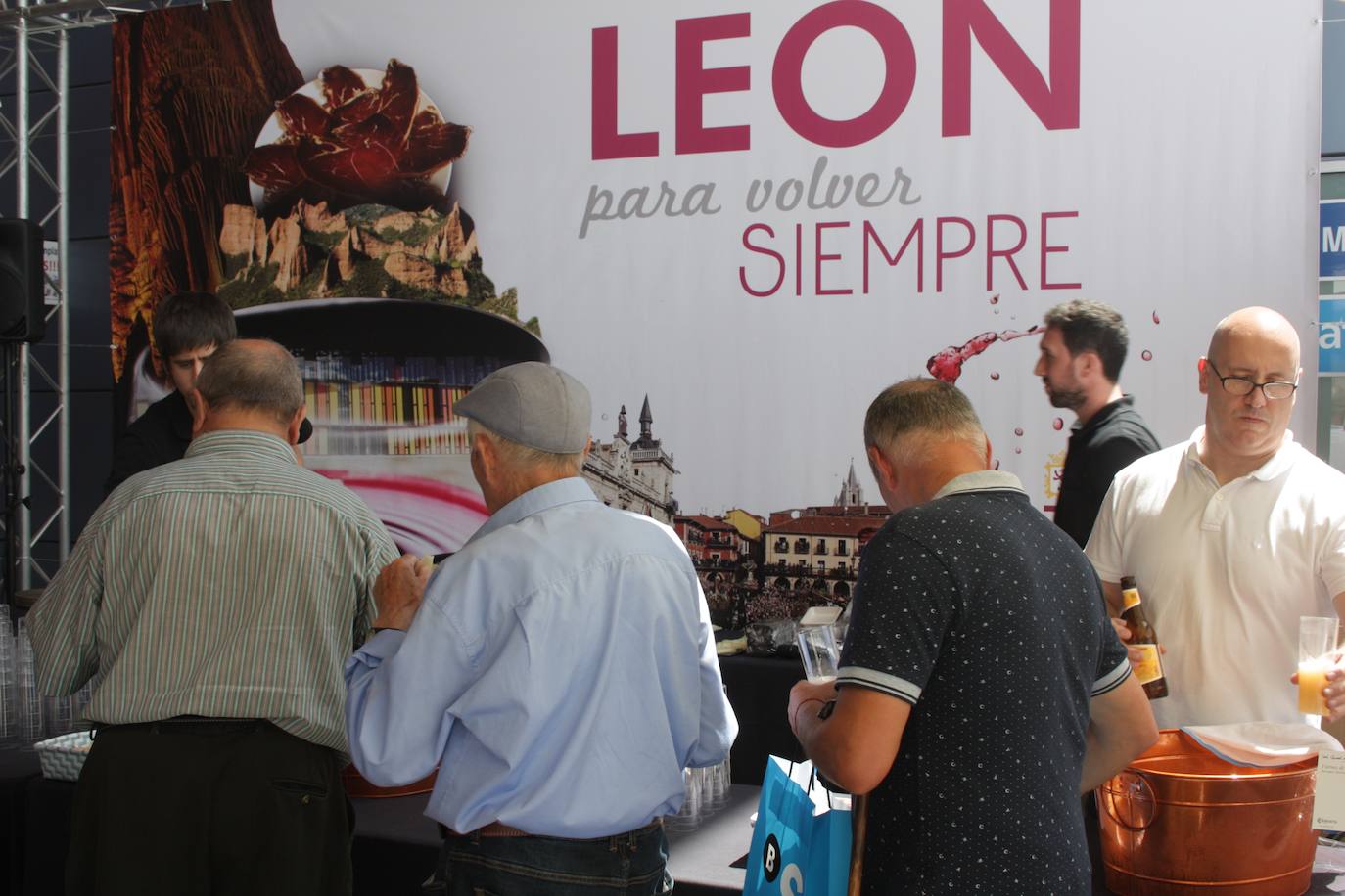 Fotos: Primer día de &#039;León, para volver siempre&#039; en la Feria de Muestras de Gijón