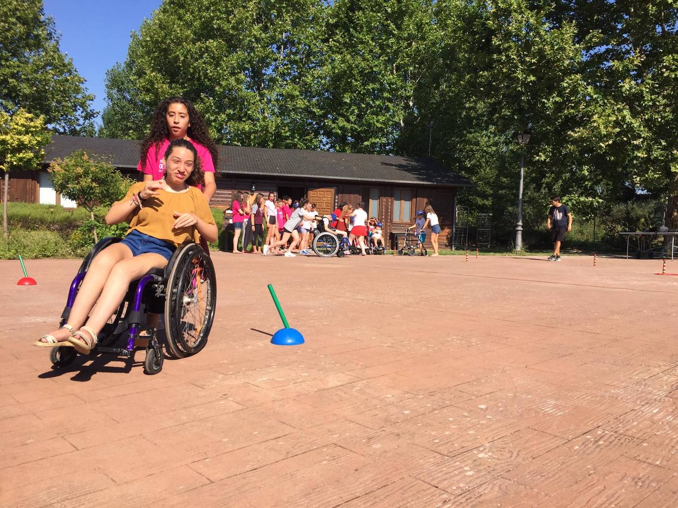 Más de 120 participantes, con y sin discapacidad, han disfrutado en 'El Bosque de los Sueños' de una nueva edición del campamento.