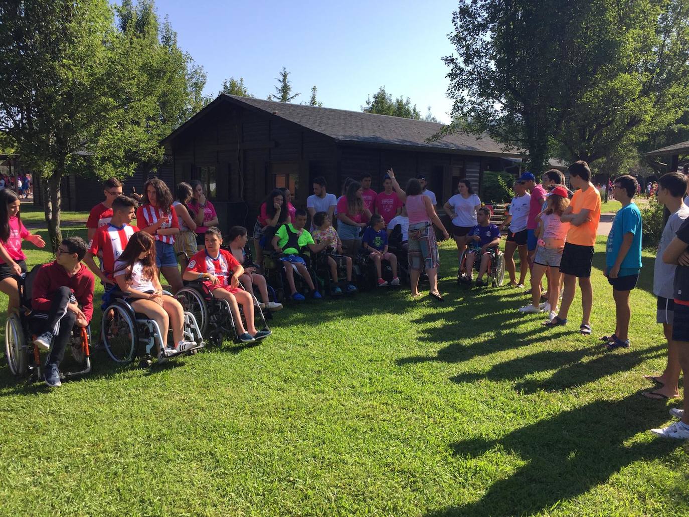 Más de 120 participantes, con y sin discapacidad, han disfrutado en 'El Bosque de los Sueños' de una nueva edición del campamento.