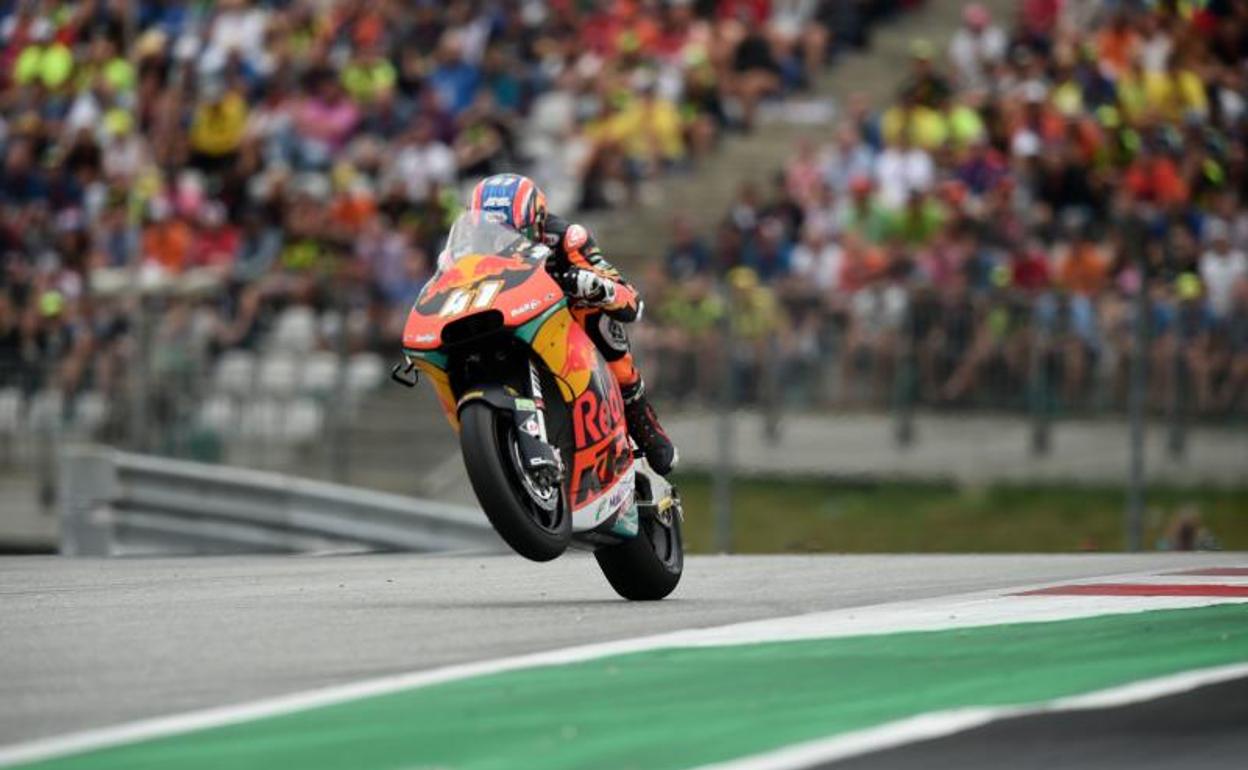 Brad Binder celebra la victoria en el GP de Austria.