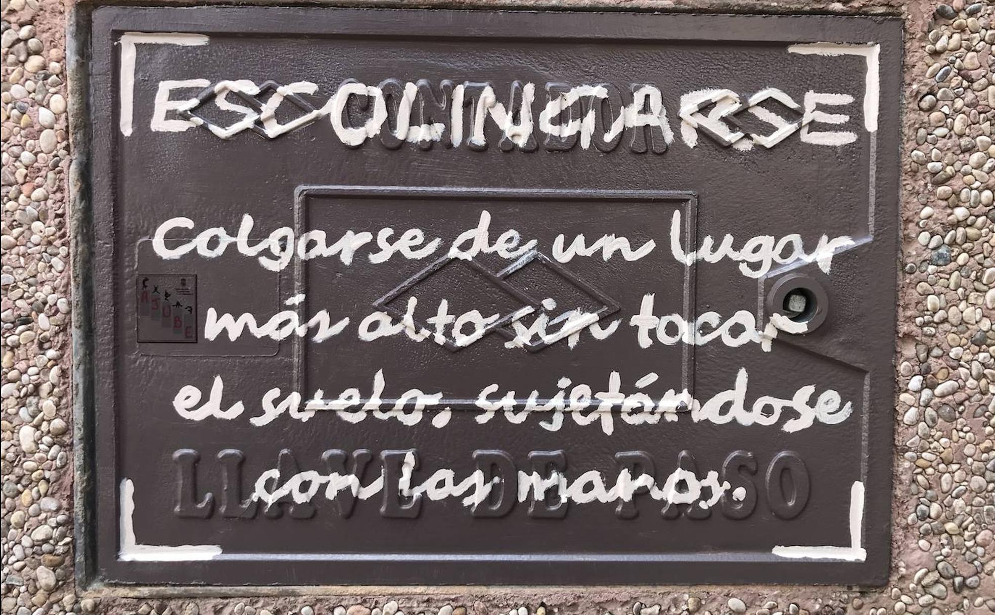 Palabras pintadas en las calles de Benavides del Órbigo.