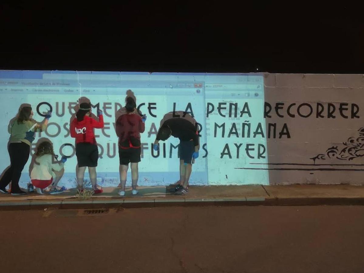 Fotos: Museo de palabras en las calle de Benavides