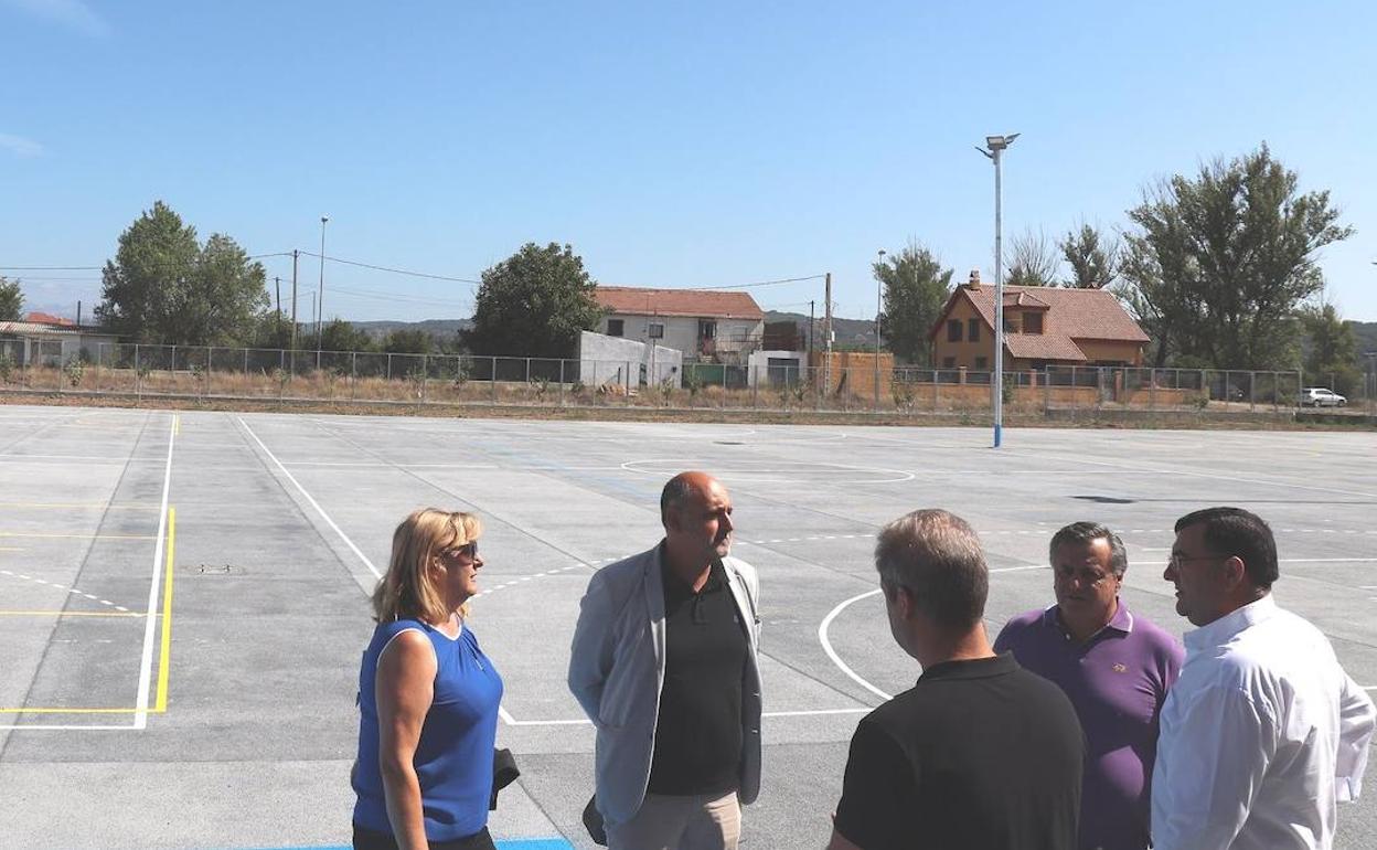 Visita de representantes de la Junta al colegio 'Los Adiles' 