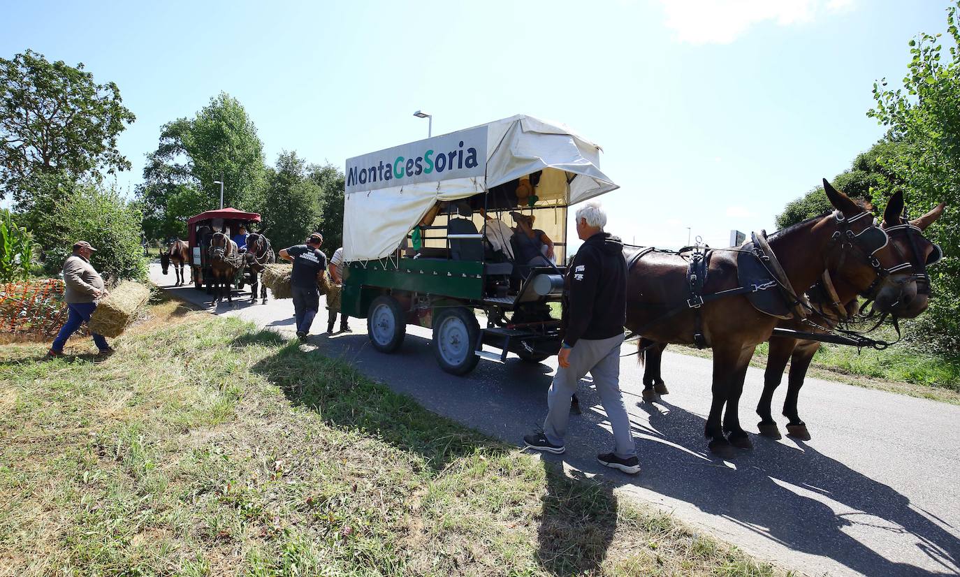 Fotos: Peregrinos en diligencia a su paso por Ponferrada