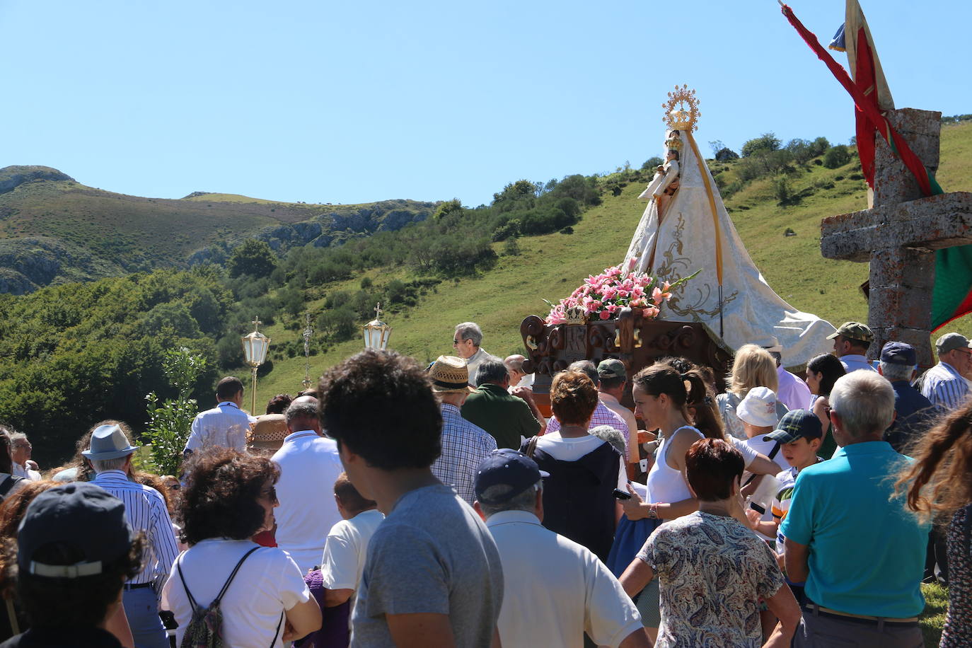 Fotos: Tradición y caballos para honrar a la Virgen de Riosol en Maraña