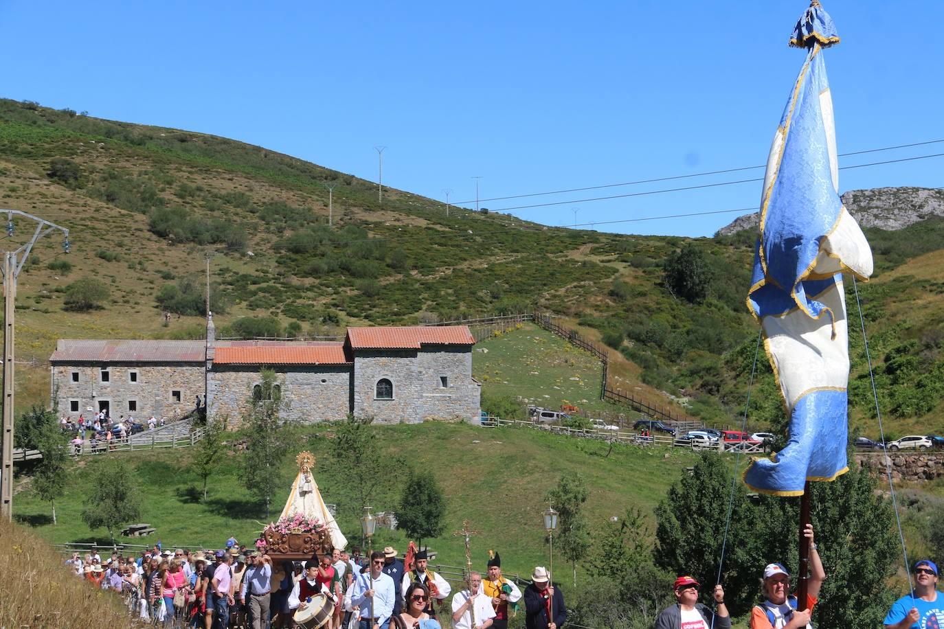 Fotos: Tradición y caballos para honrar a la Virgen de Riosol en Maraña