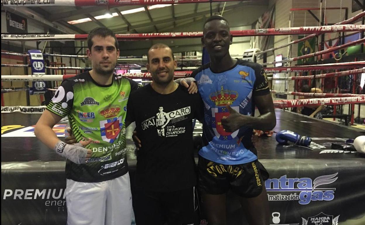 Rubén Álvarez en un entrenamiento junto a Ousmani Traore.