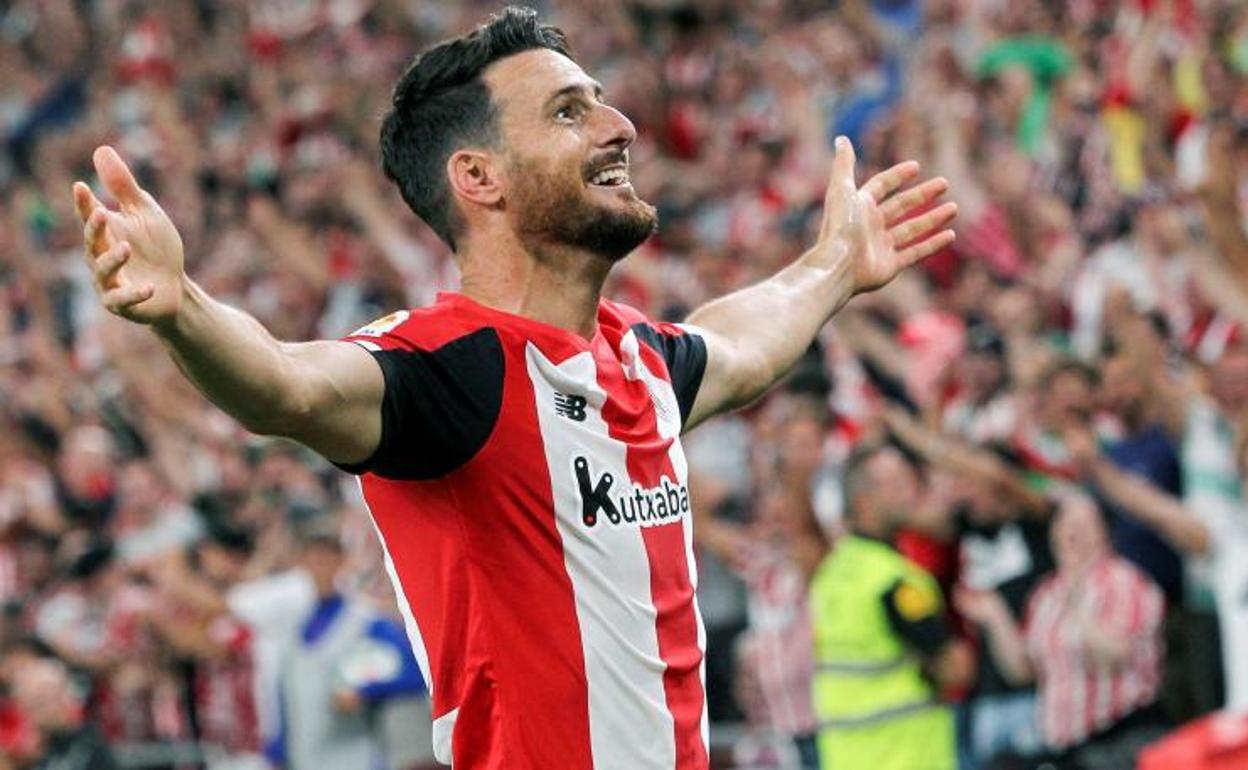 Aritz Aduriz celebra el gol de la victoria ante el Barcelona.