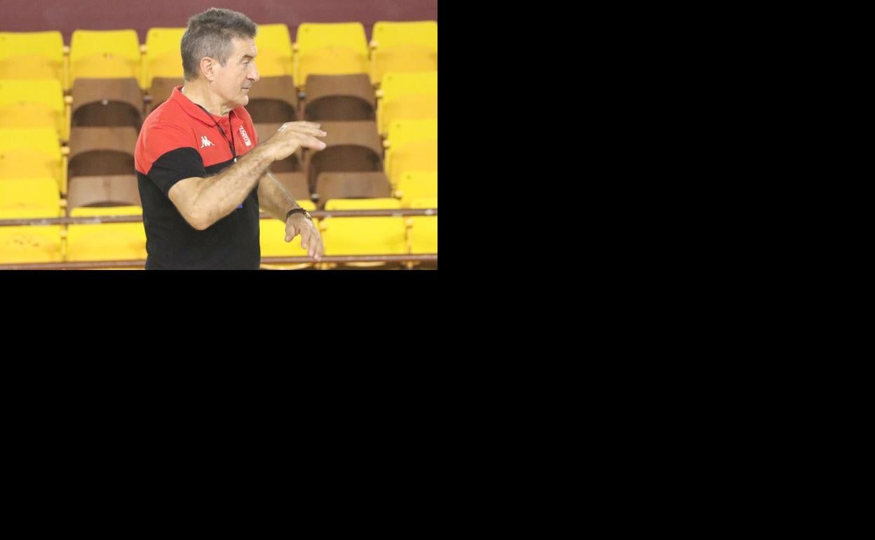 Manolo Cadenas, en un entrenamiento esta semana. 
