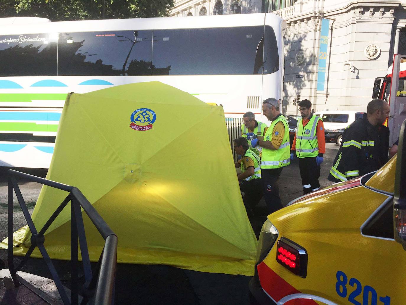 Fotos: El Samur interviene en el accidente de Cibeles