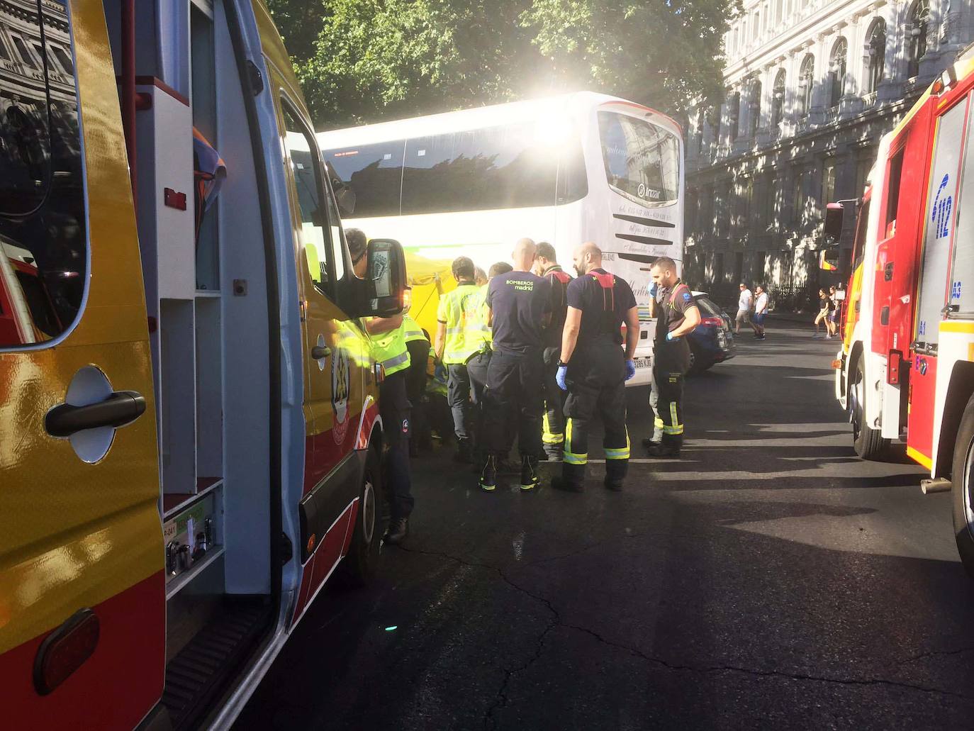 Fotos: El Samur interviene en el accidente de Cibeles
