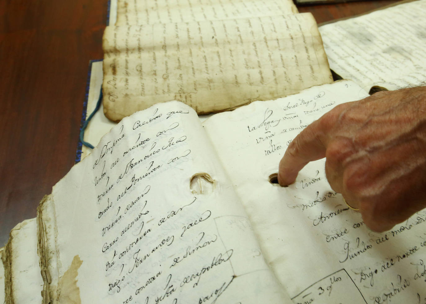 Fotos: Digitalización de documentos históricos en Castropodame
