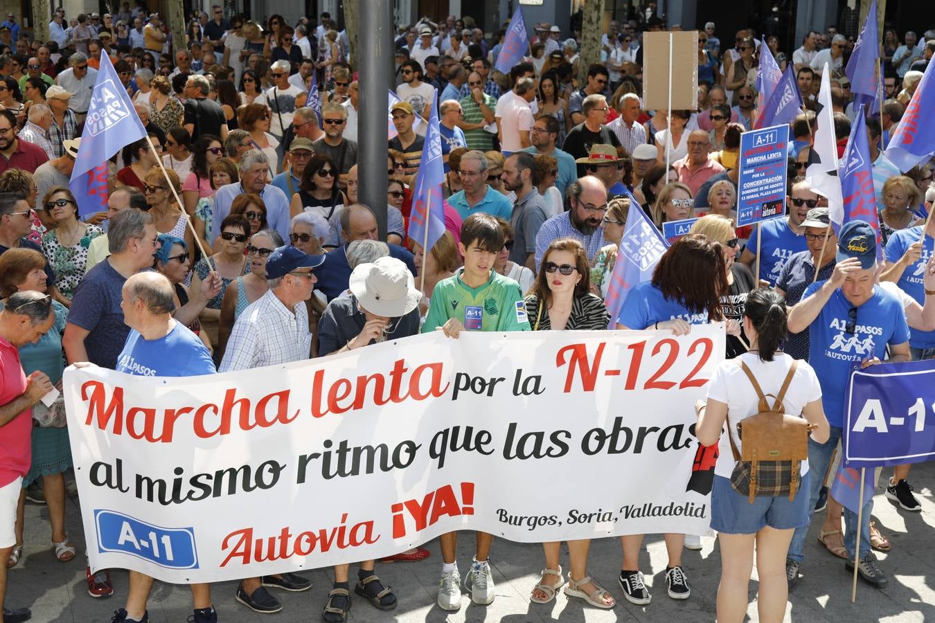 Fotos: Más de dos mil personas solicitan en Aranda la Autovía del Duero (1/2)