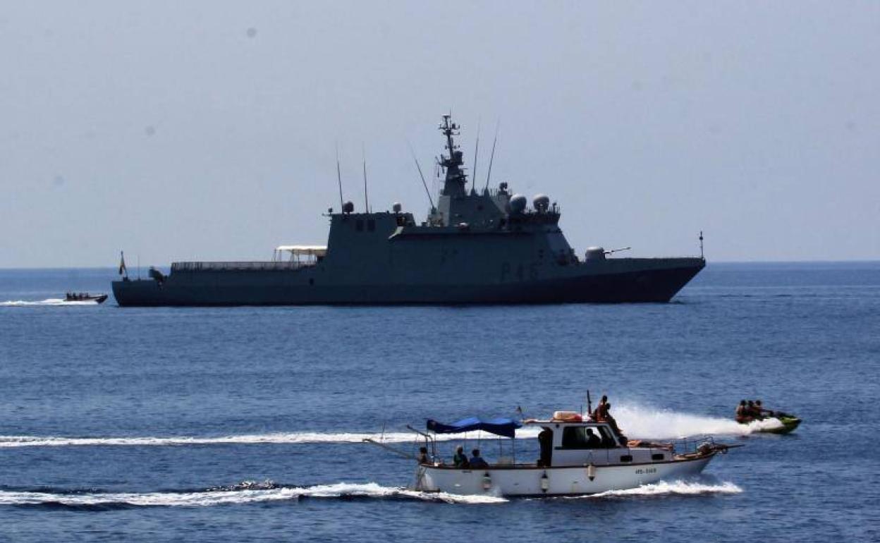 El buque de la Armada Española Audaz pone rumbo a Sicilia.