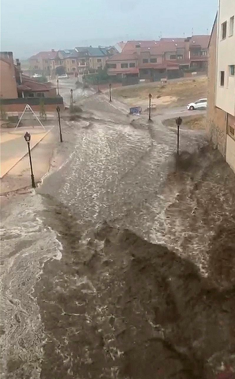 Imagen de la riada en Navas del Marqués.