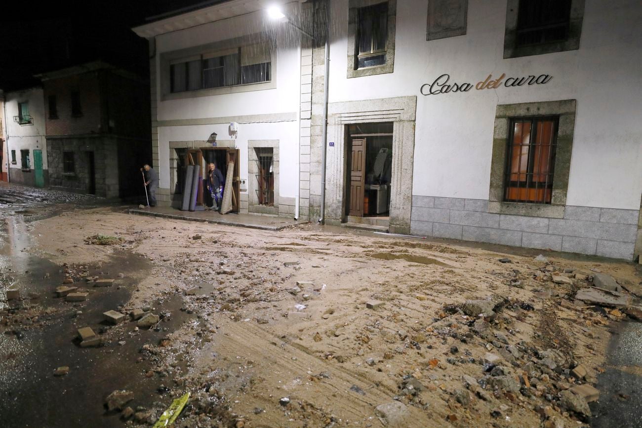 Imagen de la riada en Navas del Marqués.