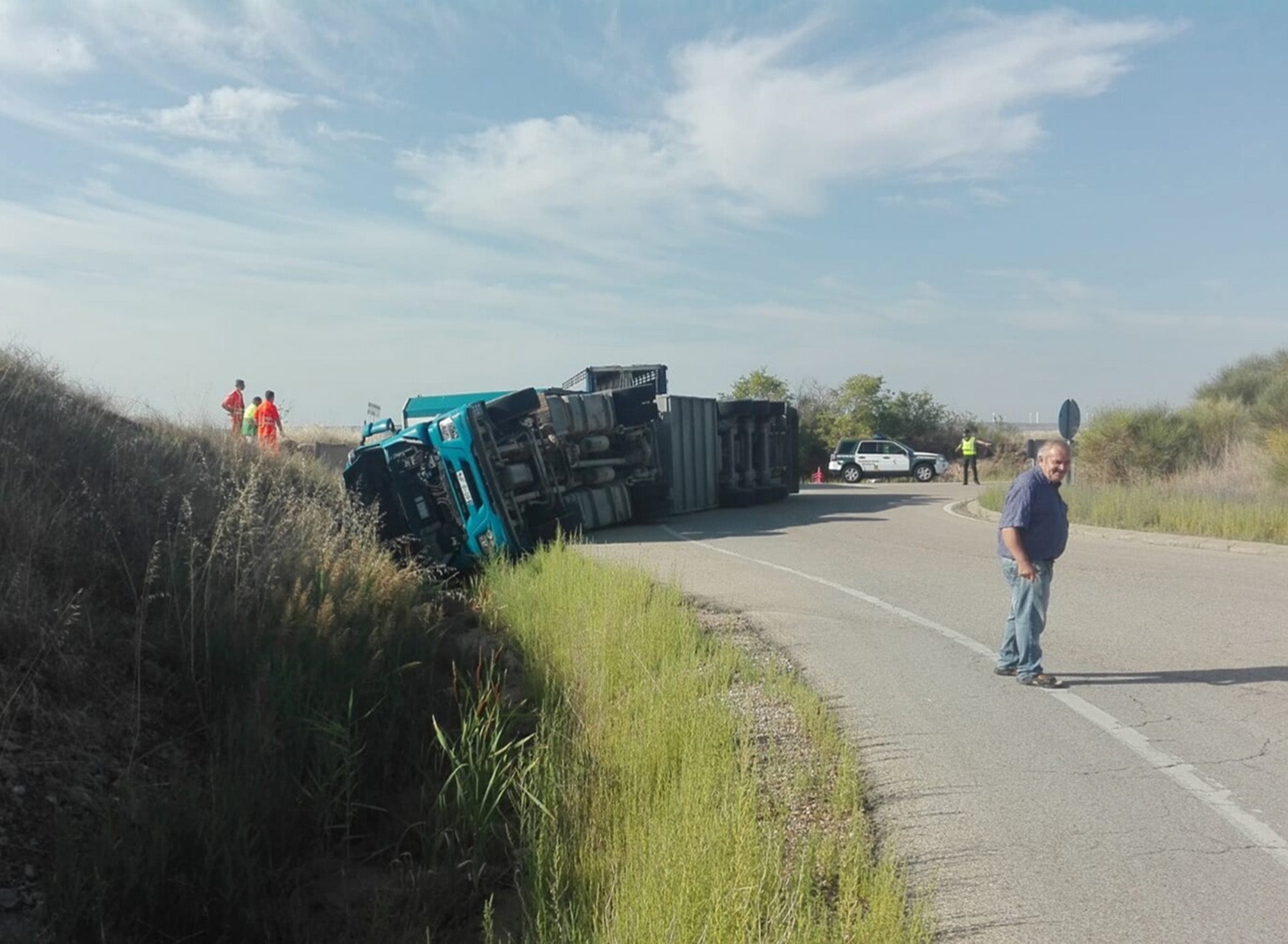 Vuelca un camión que transportaba cerdos en la localidad soriana de Gómara