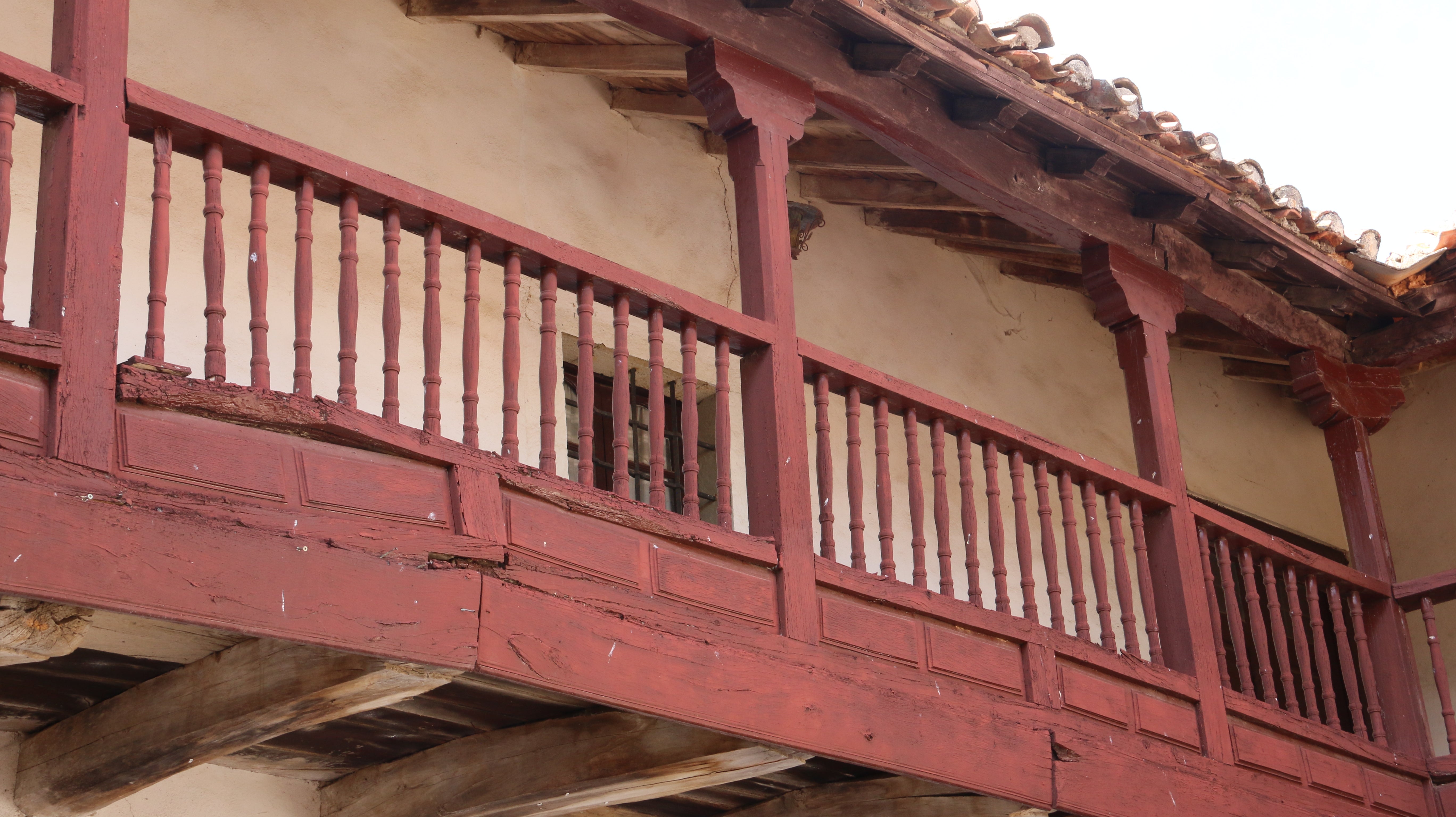 El paso del tiempo no ha mellado en un solo detalle los patios empedrados de esta localidad que este viernes ha abierto sus puertas en una nueva edición de 'Patios con arte'.