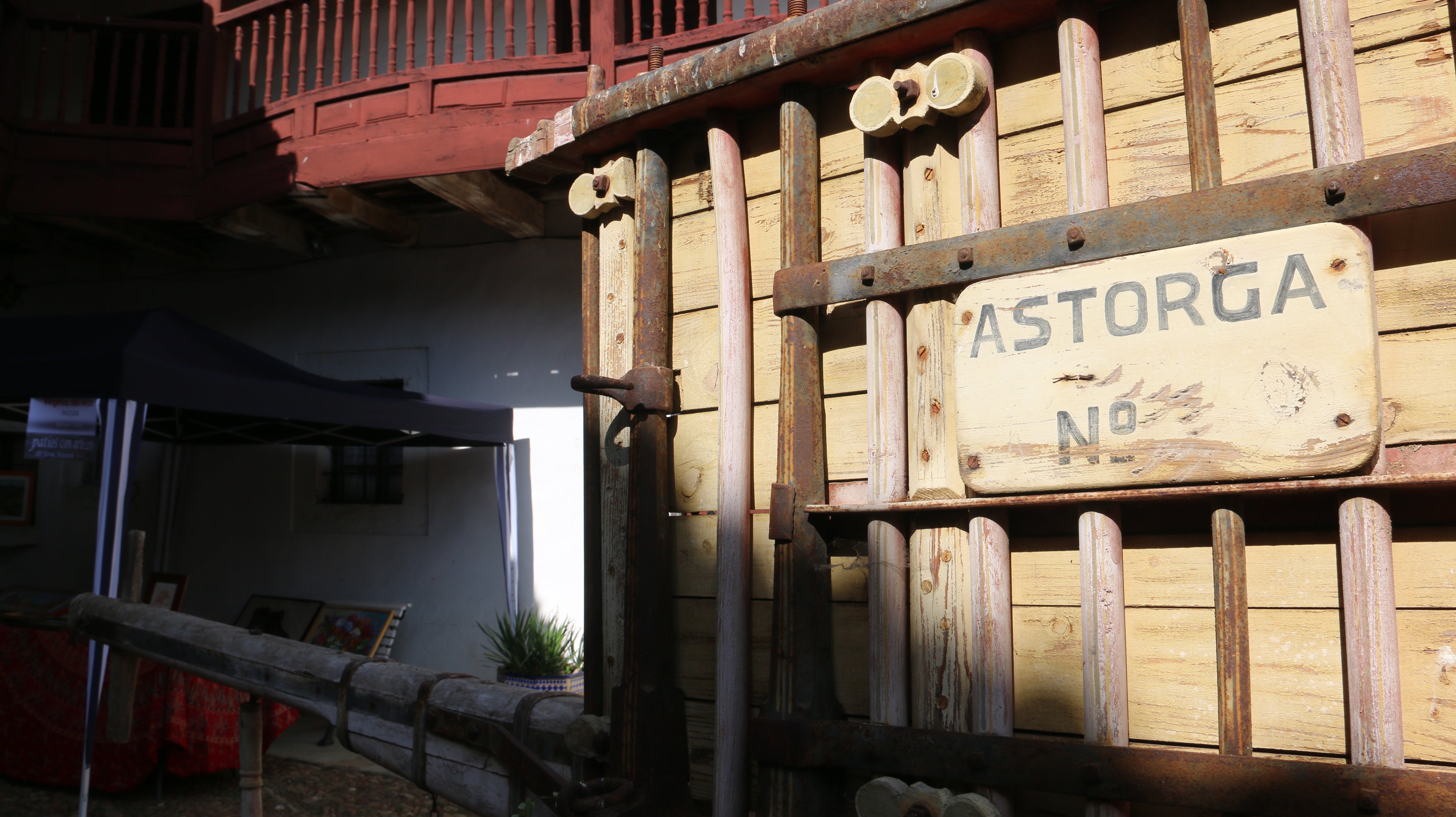 El paso del tiempo no ha mellado en un solo detalle los patios empedrados de esta localidad que este viernes ha abierto sus puertas en una nueva edición de 'Patios con arte'.
