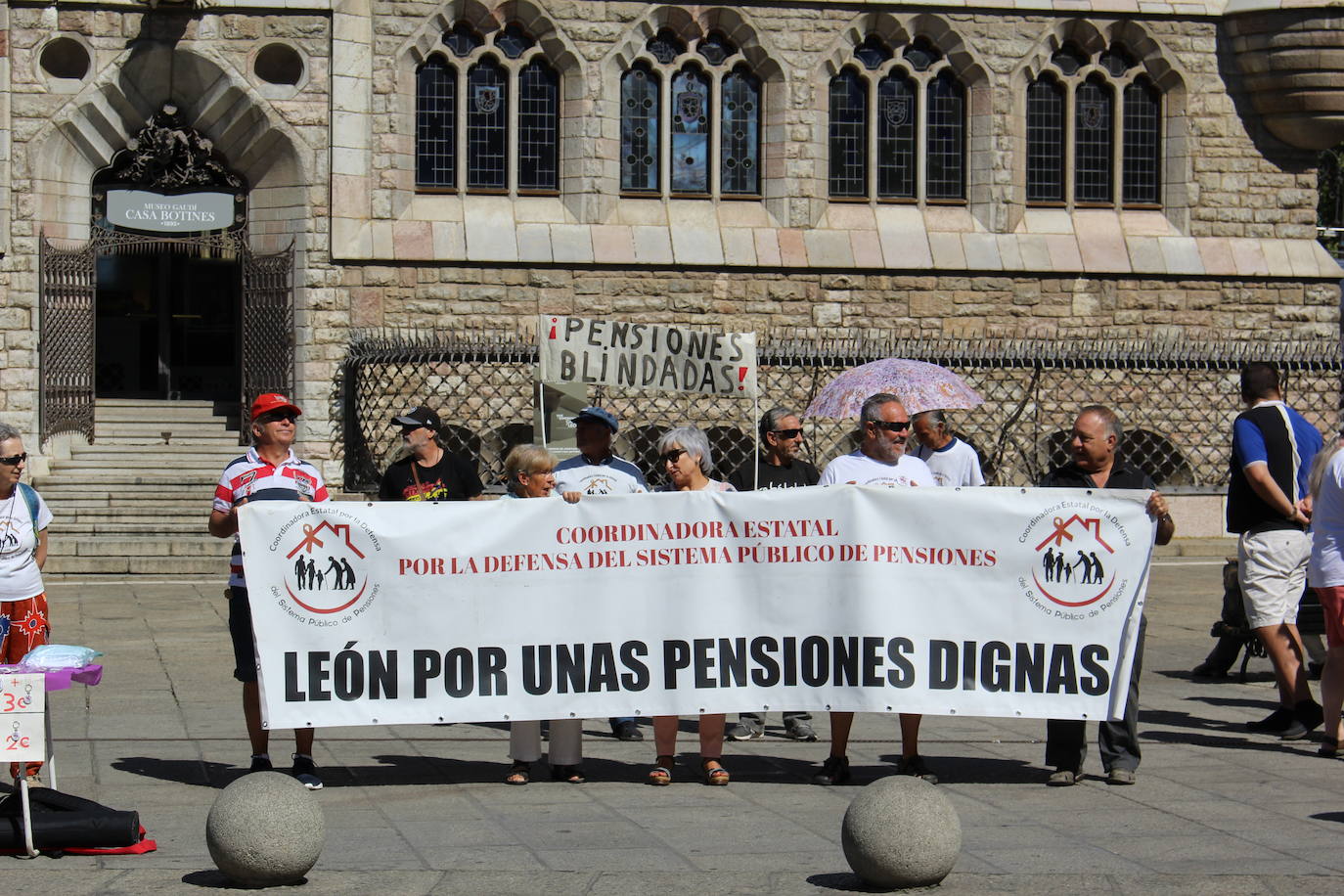 Fotos: Concentración por las pensiones públicas en Botines