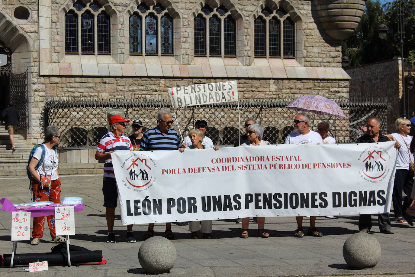 Fotos: Concentración por las pensiones públicas en Botines