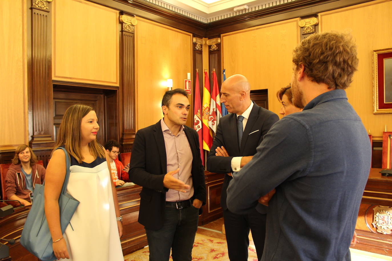 Fotos: El alcalde recibe a los estudiantes internacionales