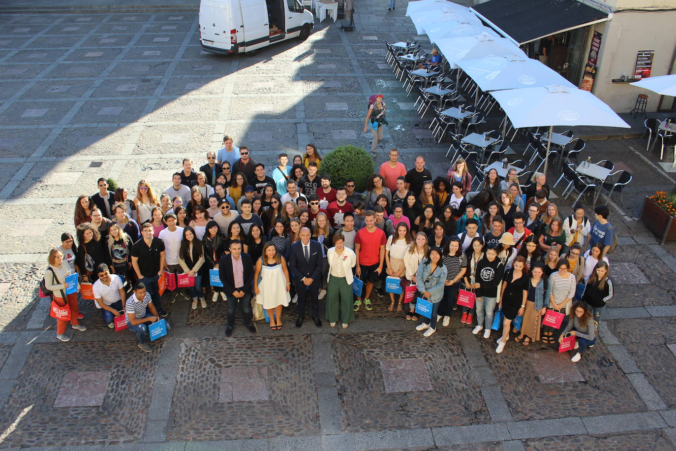 Fotos: El alcalde recibe a los estudiantes internacionales