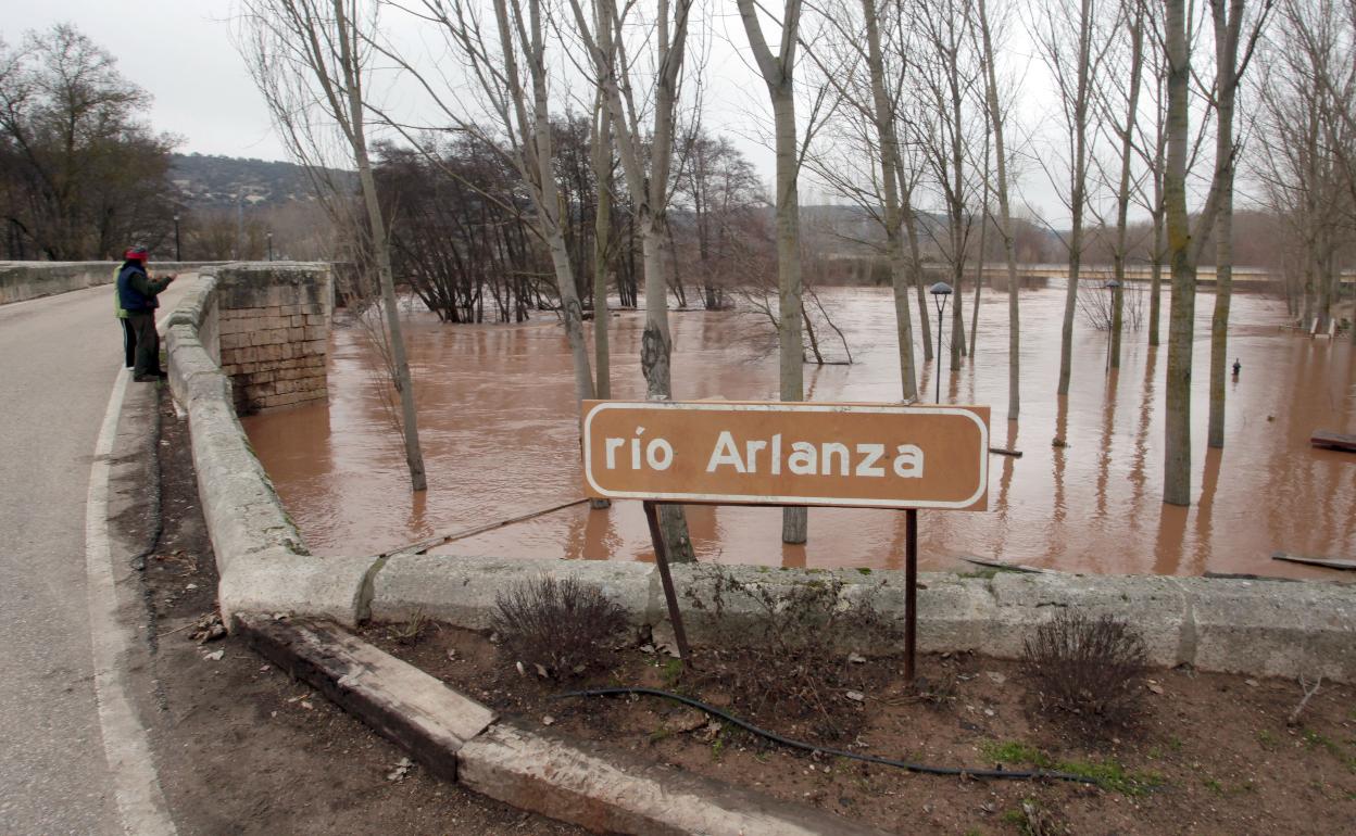 Río Arlanza a su paso por la localidad de Quintana del Puente durante una crecida.