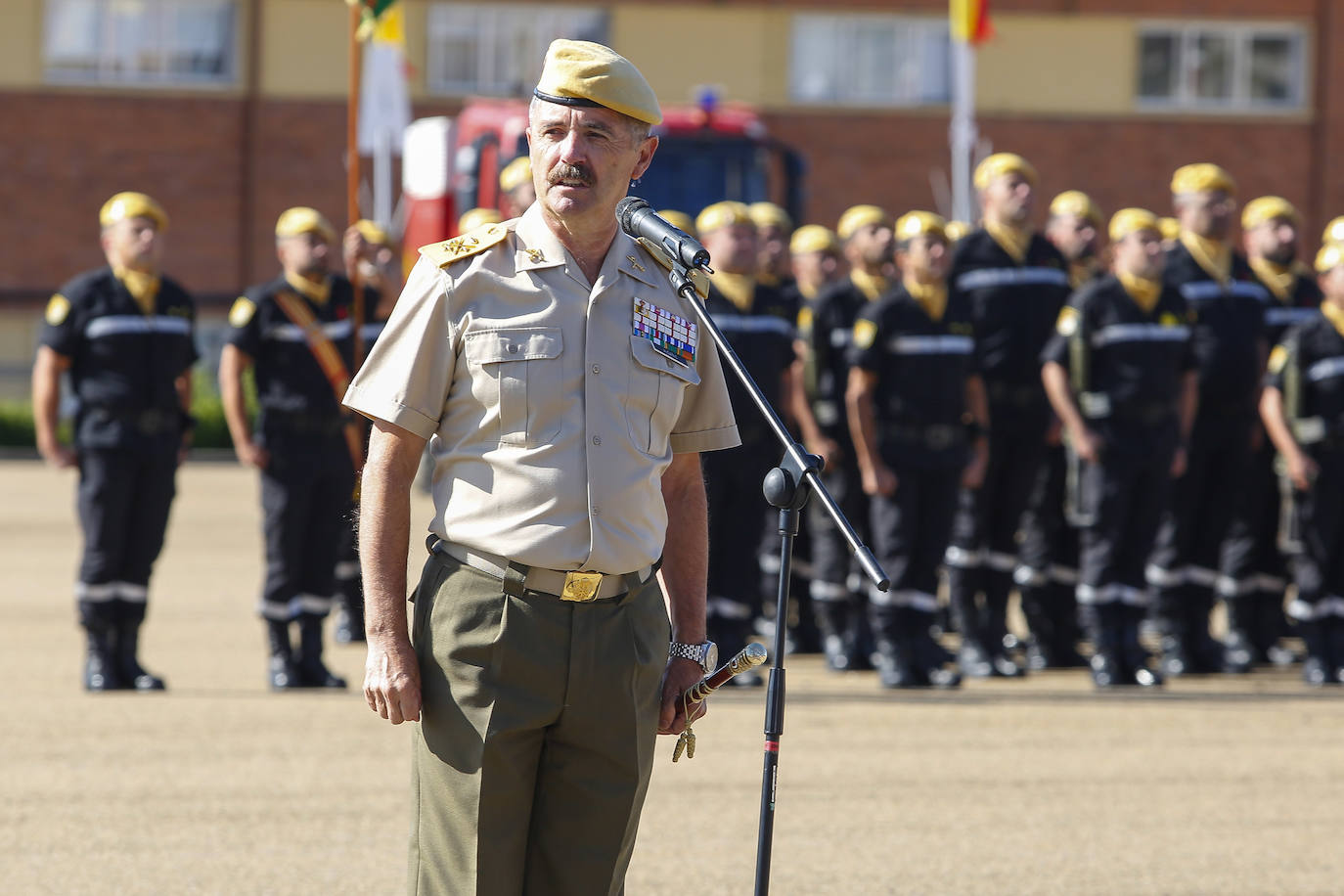 Fotos: Relevo en el mando del V Batallón de la UME