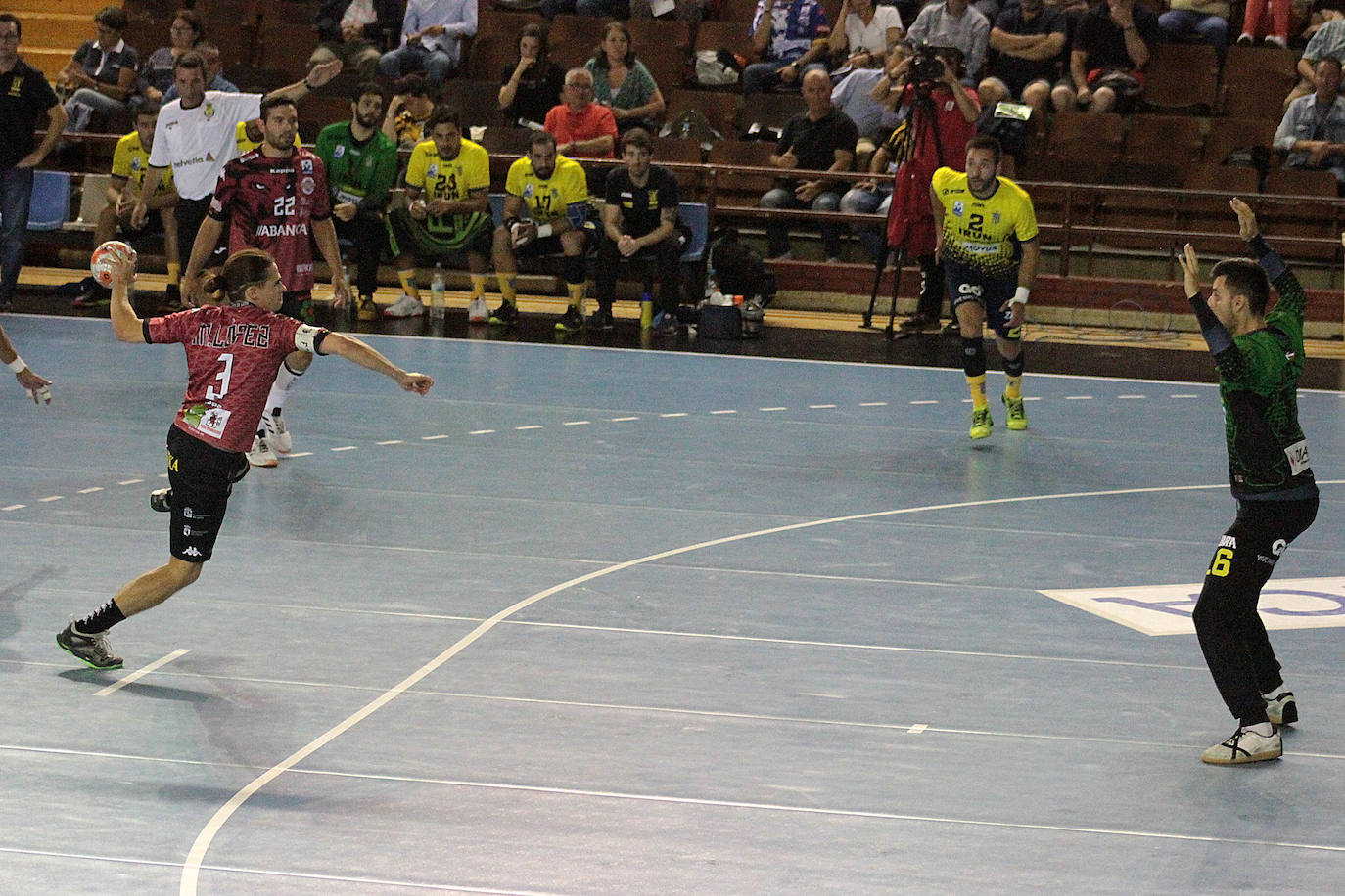 Fotos: Derrota del Abanca Ademar ante Bidasoa Irún