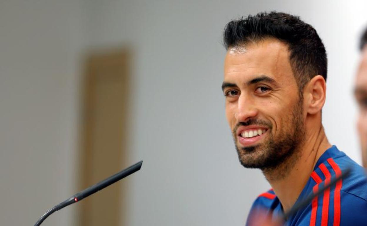 Sergio Busquets, el sábado en conferencia de prensa en El Molinón. 