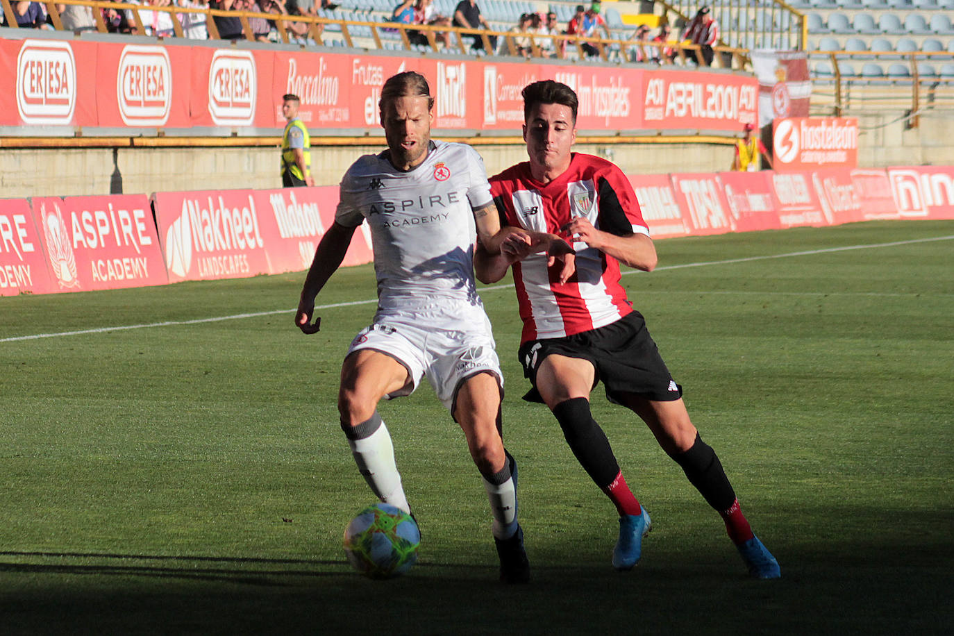 Fotos: La Cultural vence al Bilbao Athletic