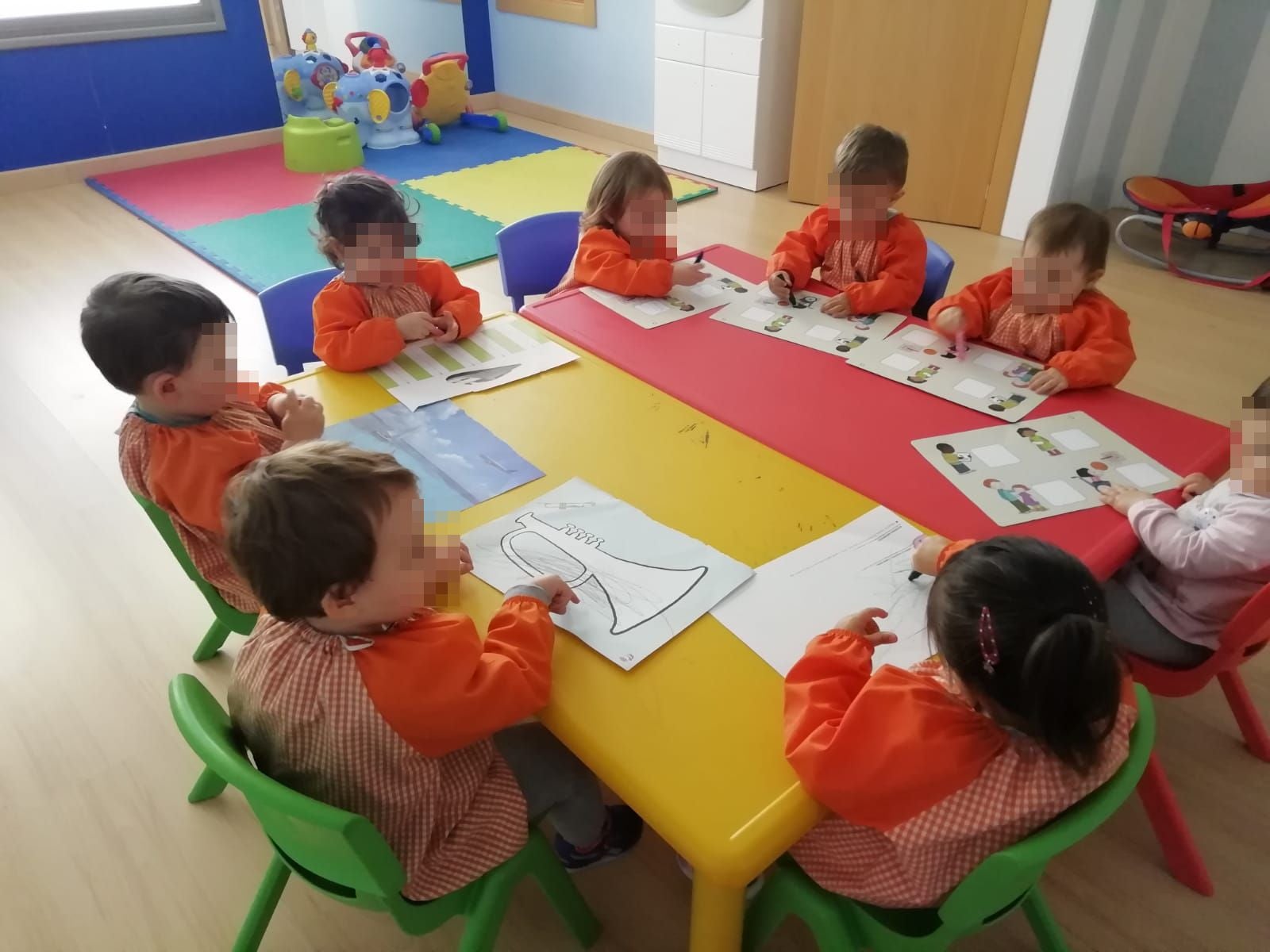 Imagen de un grupo de niños en el Centro Infantil El Álamo.
