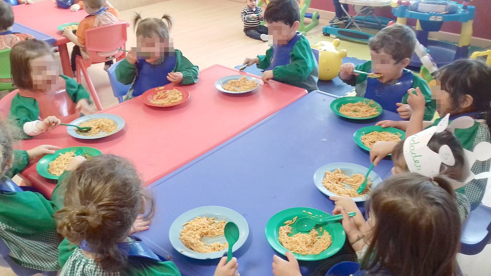 Imagen de un grupo de niños en el Centro Infantil El Álamo.