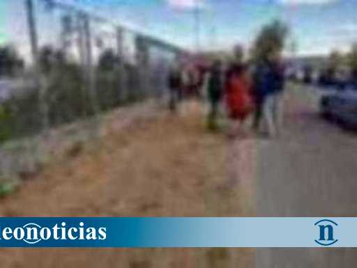 Fotos: Camino de tierra que da acceso al Colegio Los Adiles