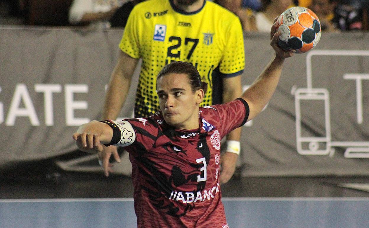 Mario López, durante el último partido del Ademar.