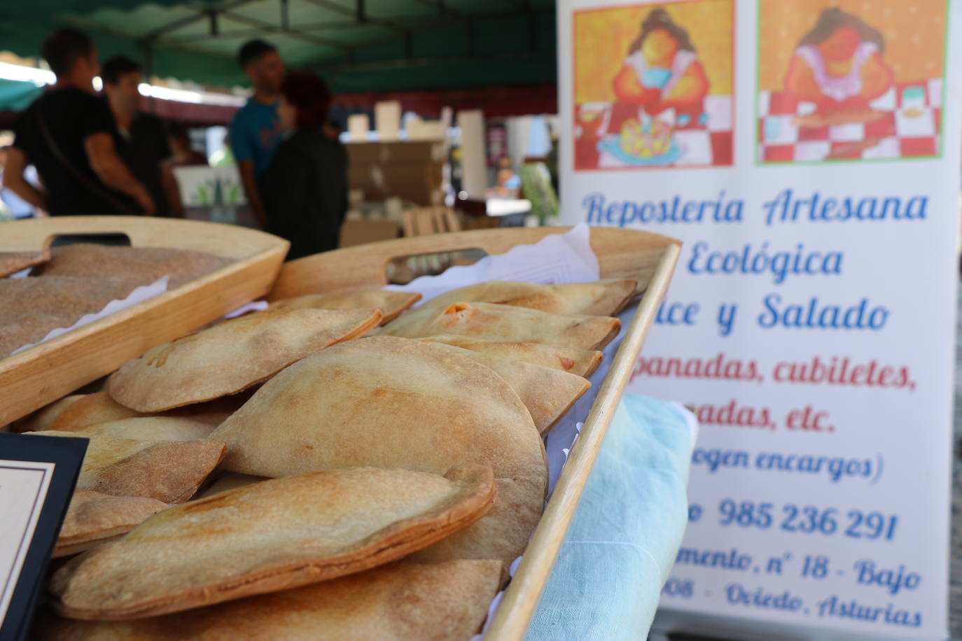 La I Feria Ecomercado 'Ciudad de León' quiere mostrar durante este sábado otra forma de consumir, muy relacionada con el desarrollo del mundo rural y una producción sostenible y artesanal.